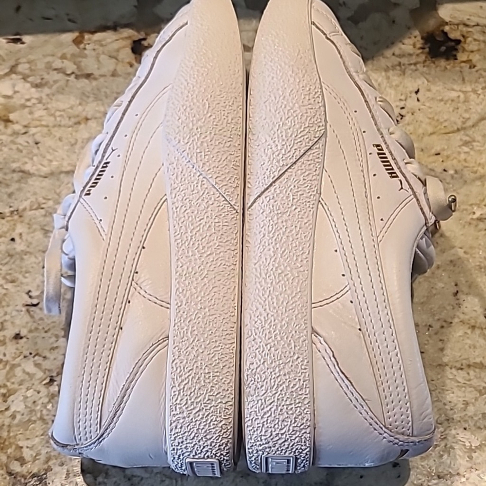 Puma women's "Love" sz. 10. White leather court shoes (#954) - Picture 11 of 12
